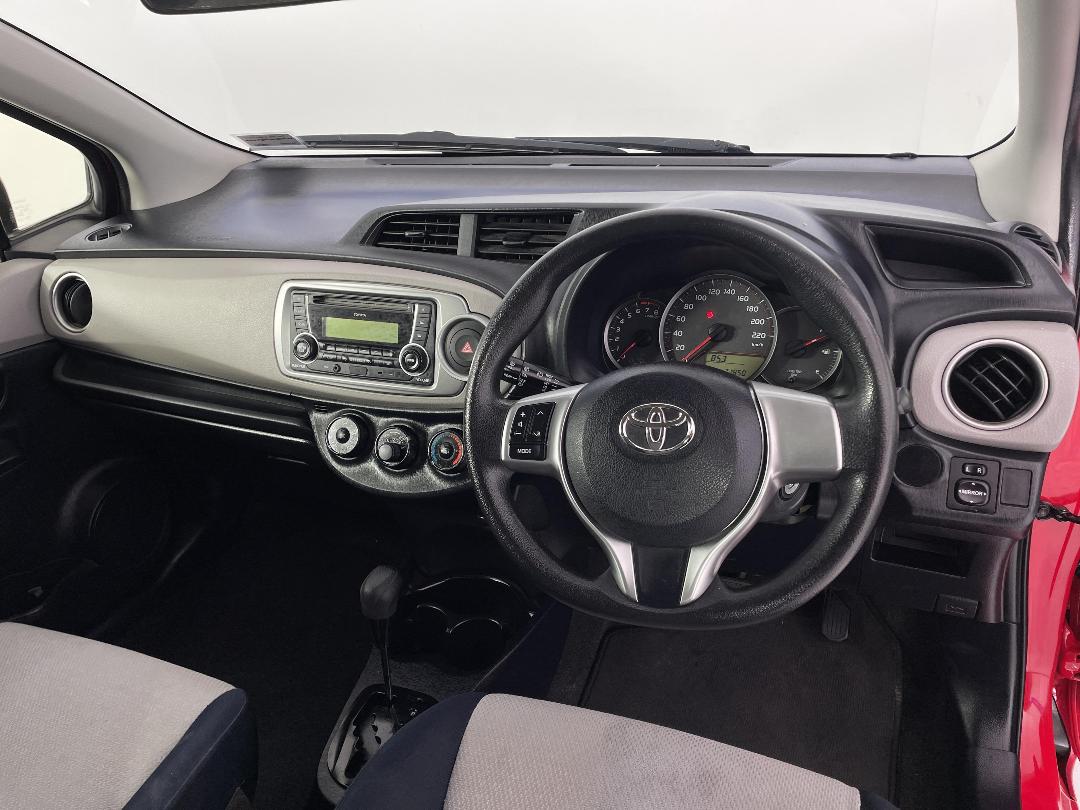 Photo '17' of Toyota Yaris