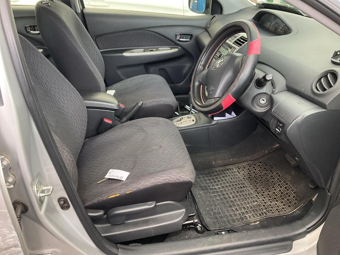 Photo '22' of Toyota Yaris Photo '22' of Toyota Yaris