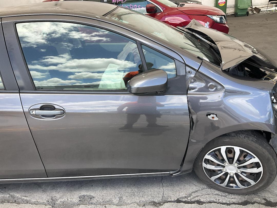 Photo '3' of Toyota Yaris YR