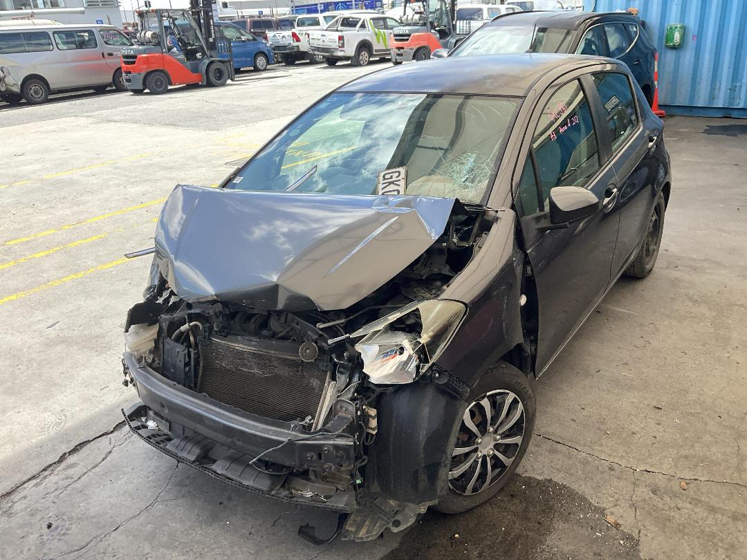 Photo '5' of Toyota Yaris YR