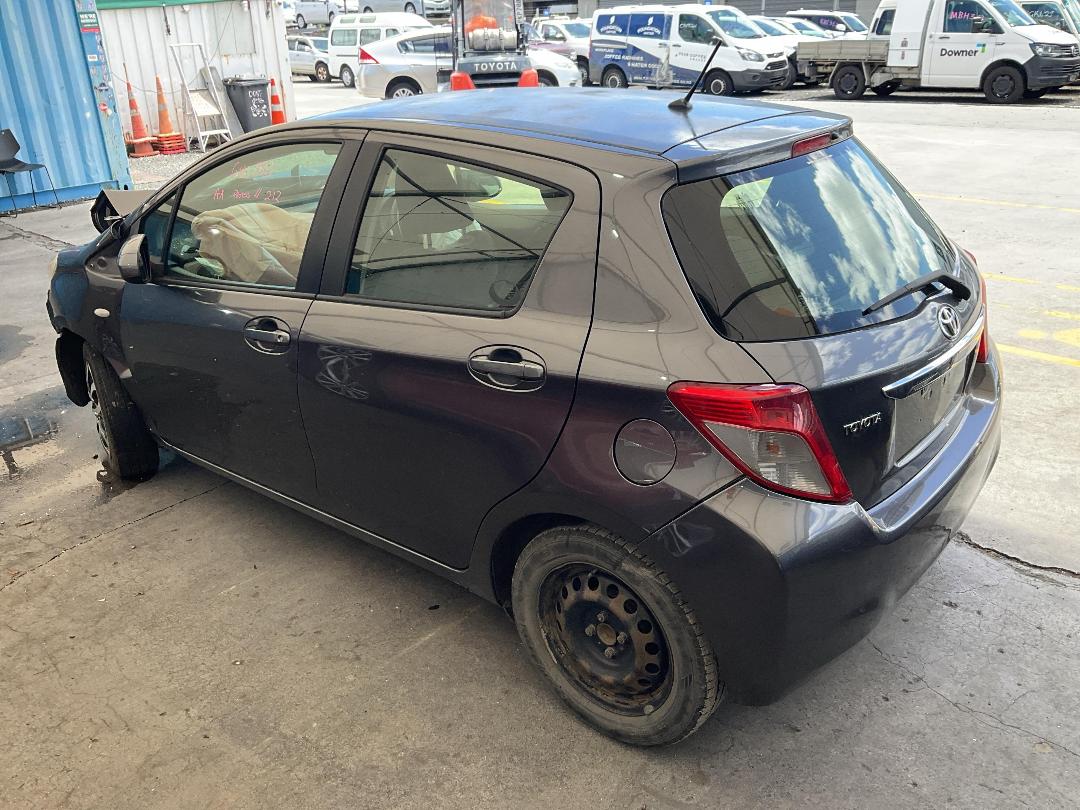 Photo '7' of Toyota Yaris YR