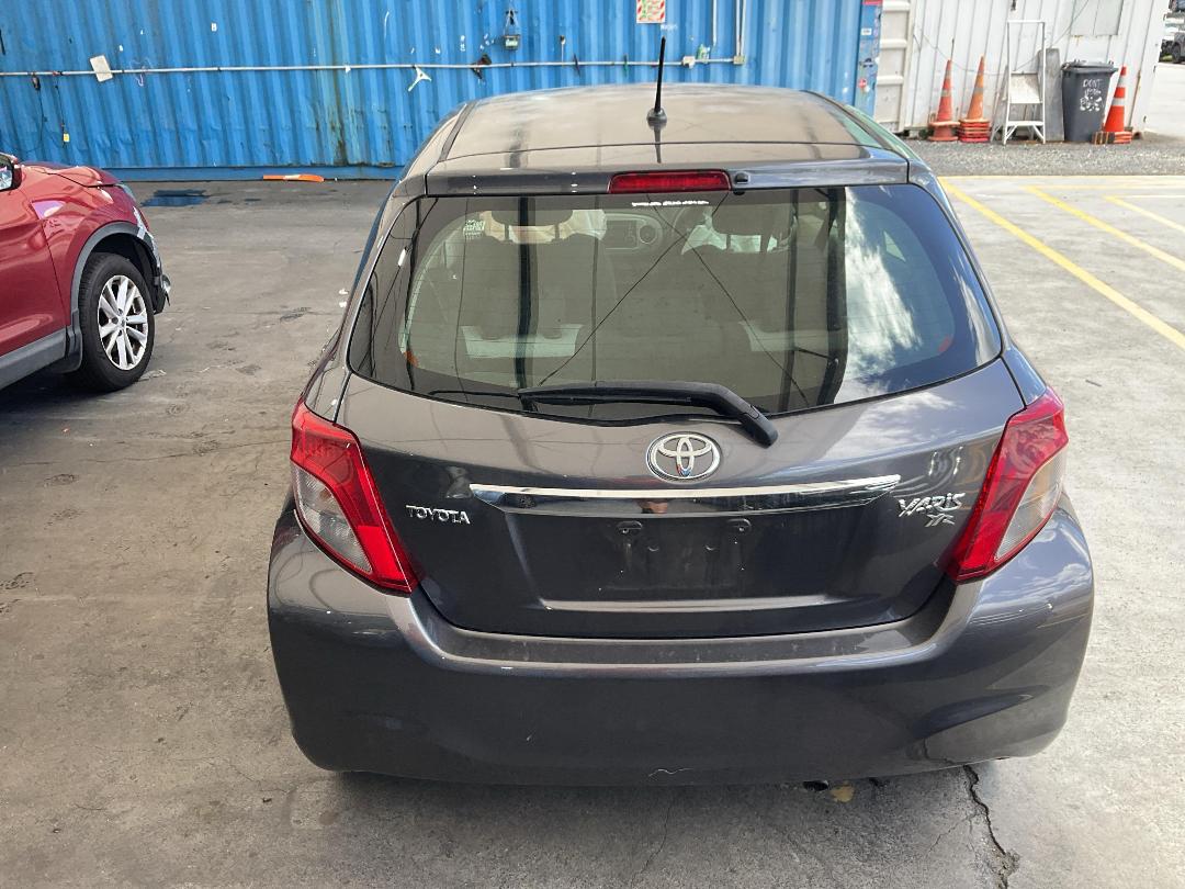 Photo '10' of Toyota Yaris YR