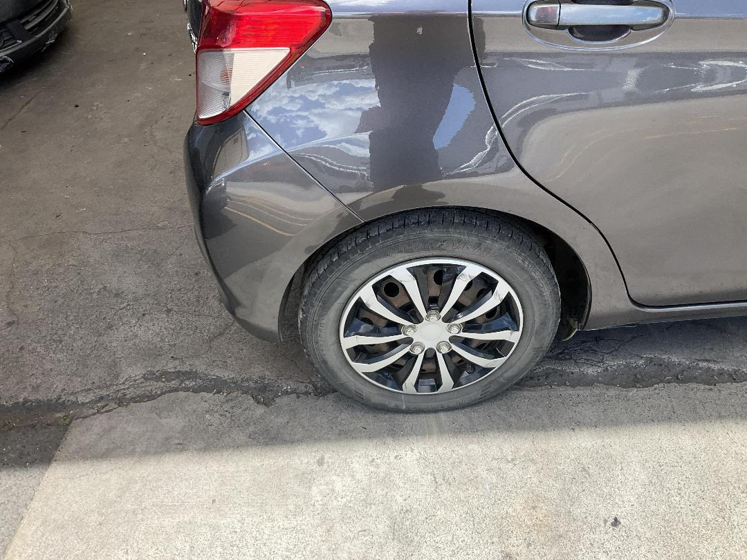 Photo '12' of Toyota Yaris YR