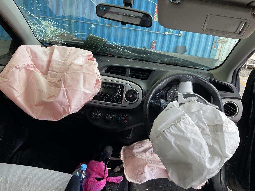 Photo '18' of Toyota Yaris YR