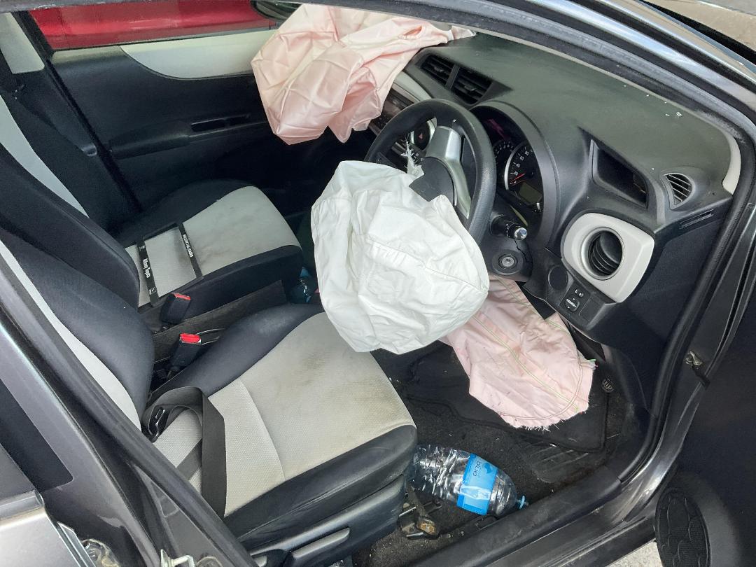 Photo '16' of Toyota Yaris YR