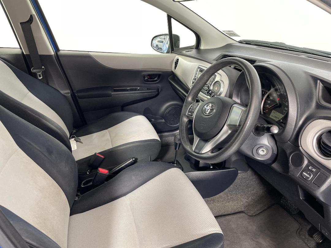 Photo '16' of Toyota Yaris Photo '16' of Toyota Yaris