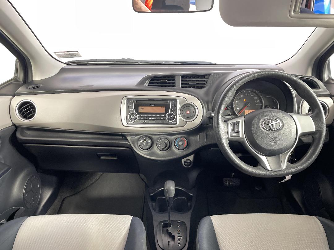 Photo '17' of Toyota Yaris Photo '17' of Toyota Yaris