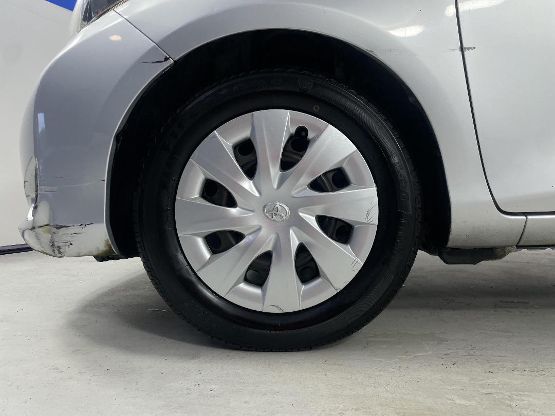 Photo '10' of Toyota Yaris