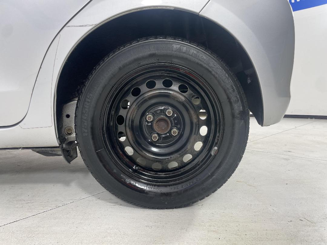 Photo '11' of Toyota Yaris