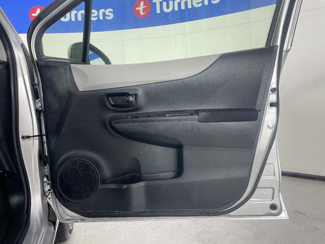 Photo '15' of Toyota Yaris