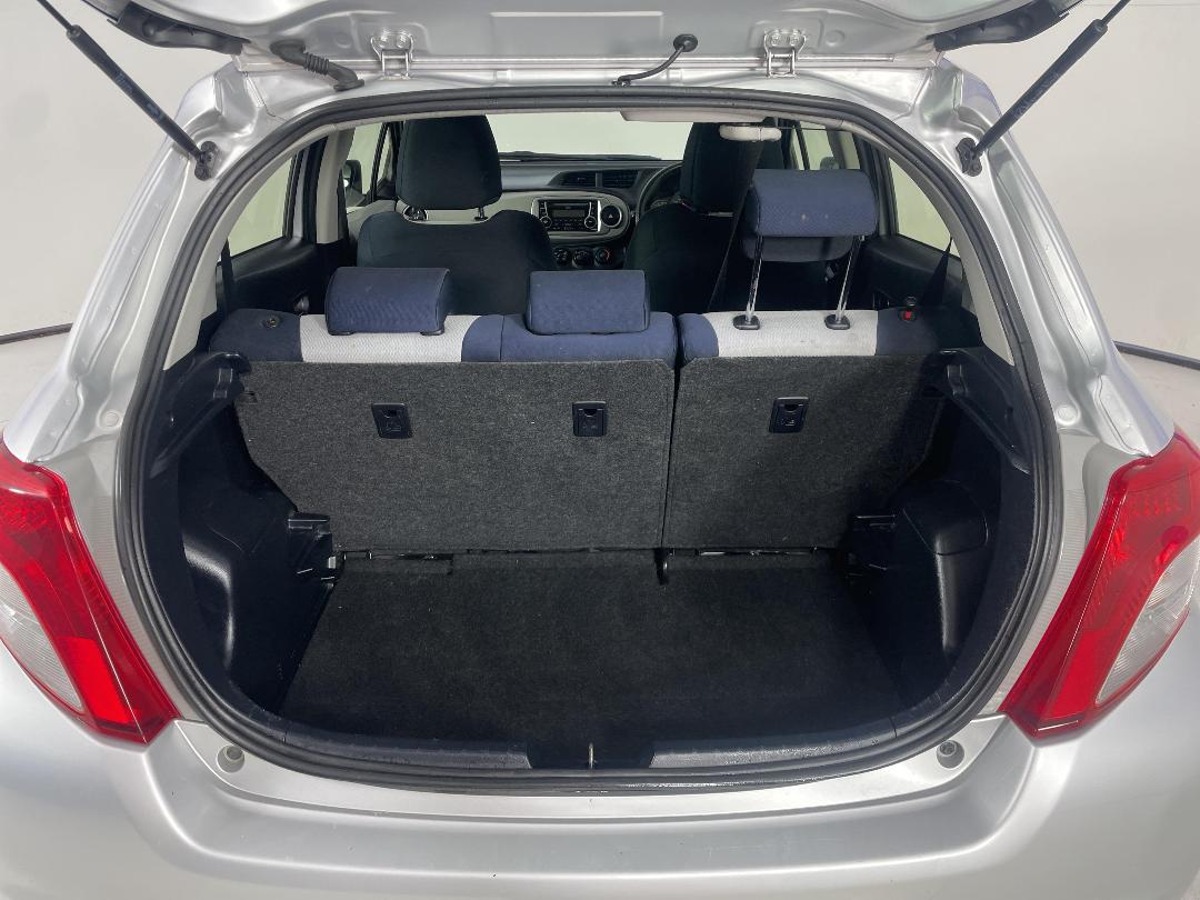 Photo '14' of Toyota Yaris