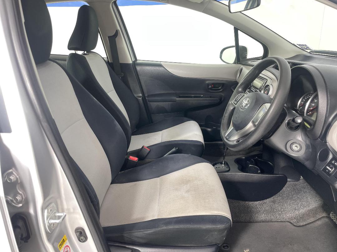 Photo '16' of Toyota Yaris