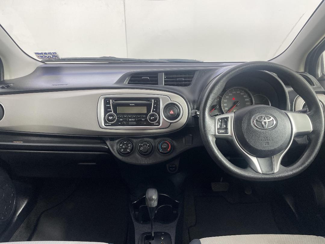 Photo '17' of Toyota Yaris