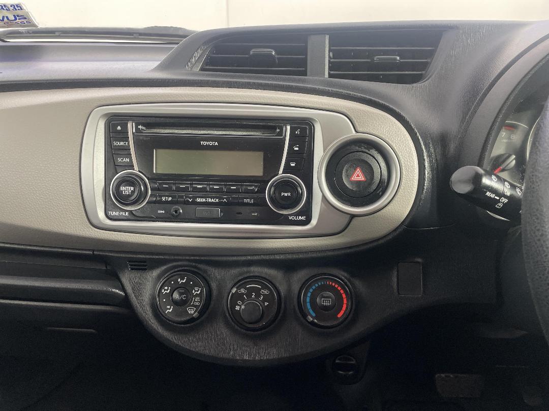 Photo '18' of Toyota Yaris