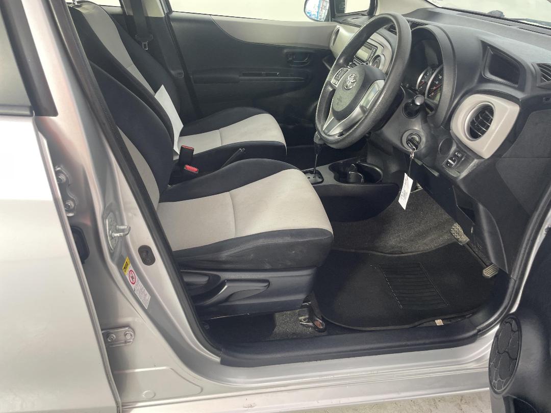 Photo '16' of Toyota Yaris Photo '16' of Toyota Yaris