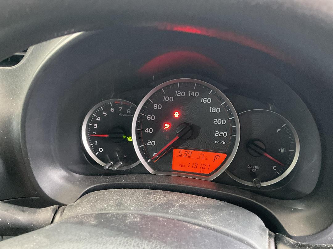 Photo '8' of Toyota Yaris YR