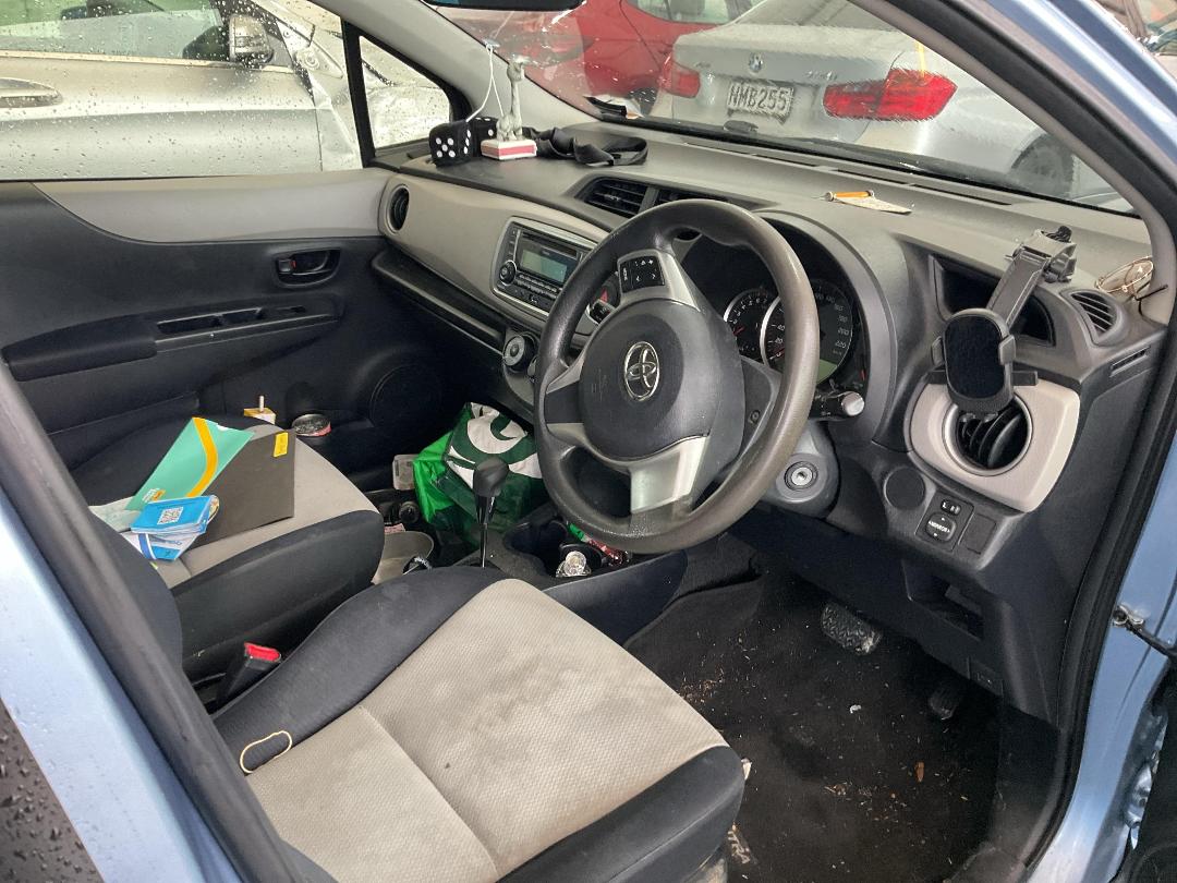 Photo '7' of Toyota Yaris YR