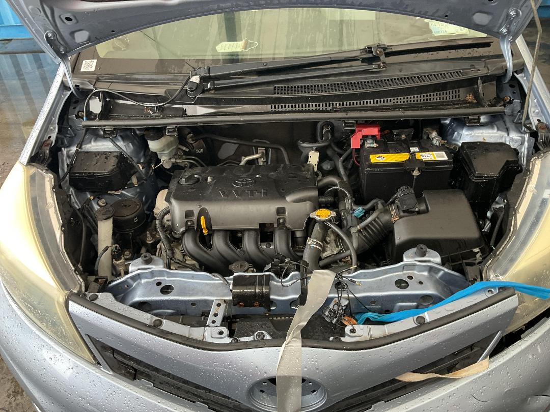 Photo '12' of Toyota Yaris YR