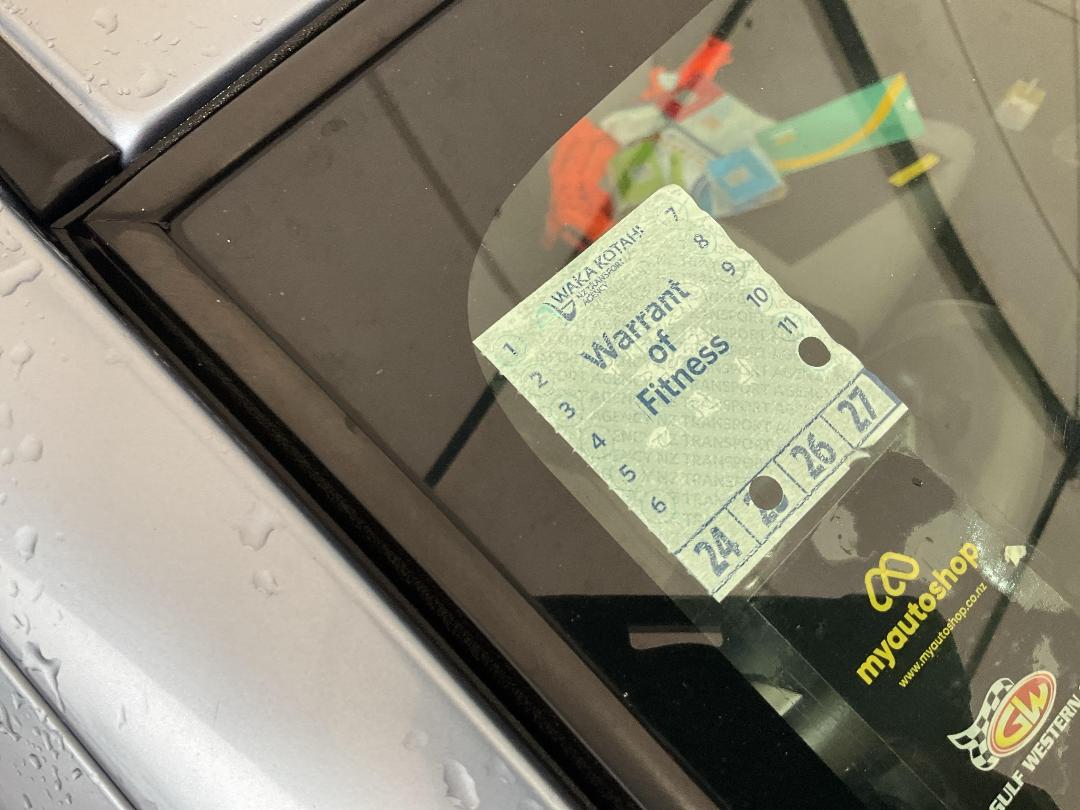 Photo '15' of Toyota Yaris YR