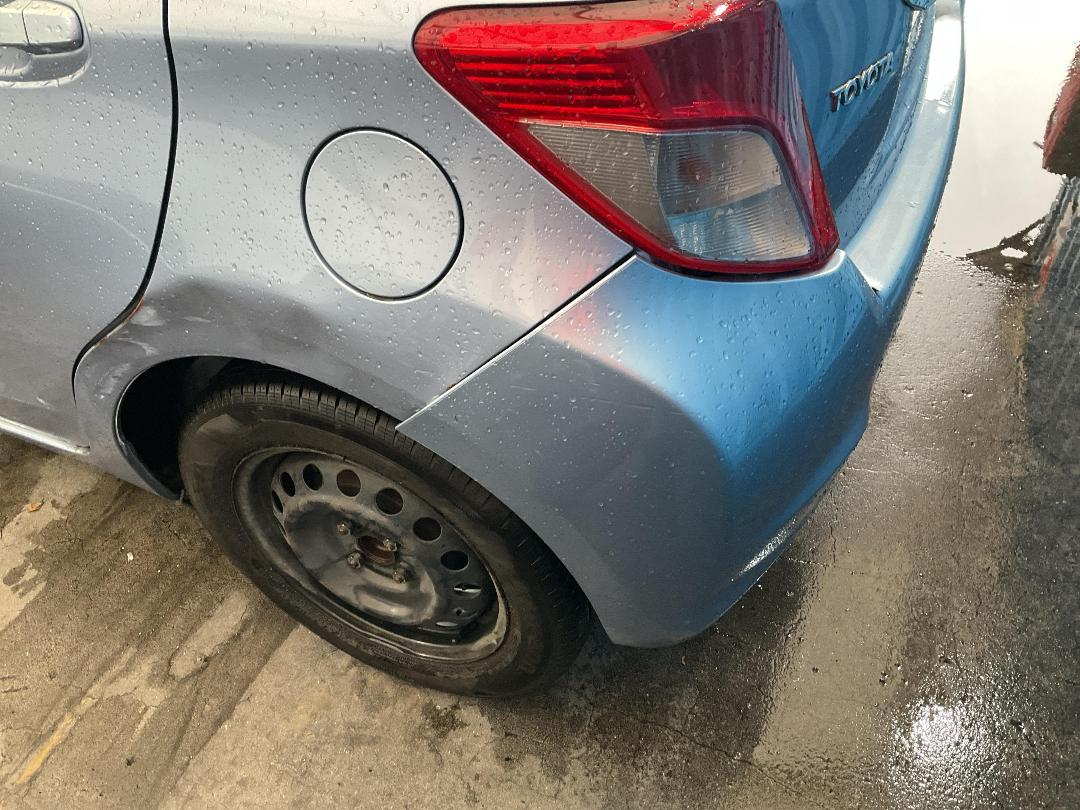 Photo '24' of Toyota Yaris YR