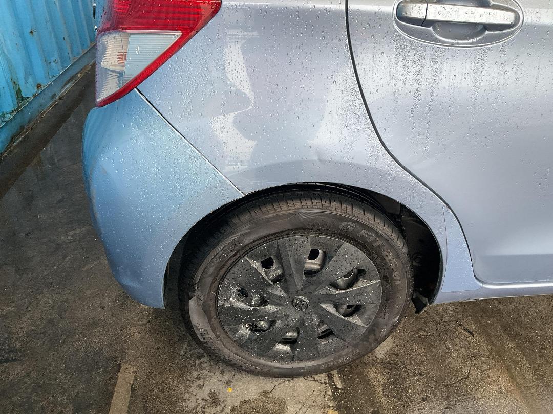 Photo '27' of Toyota Yaris YR