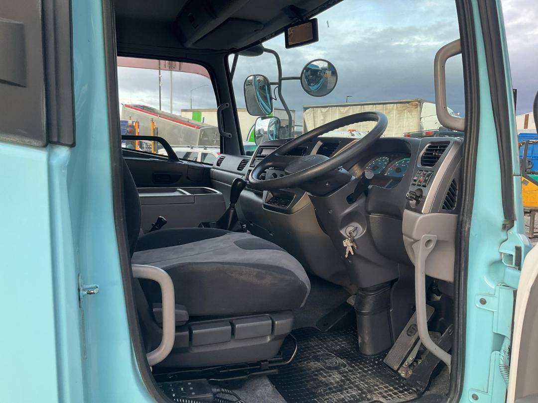 Photo '17' of UD Trucks Condor PK39CH Box Body Photo '17' of UD Trucks Condor PK39CH Box Body