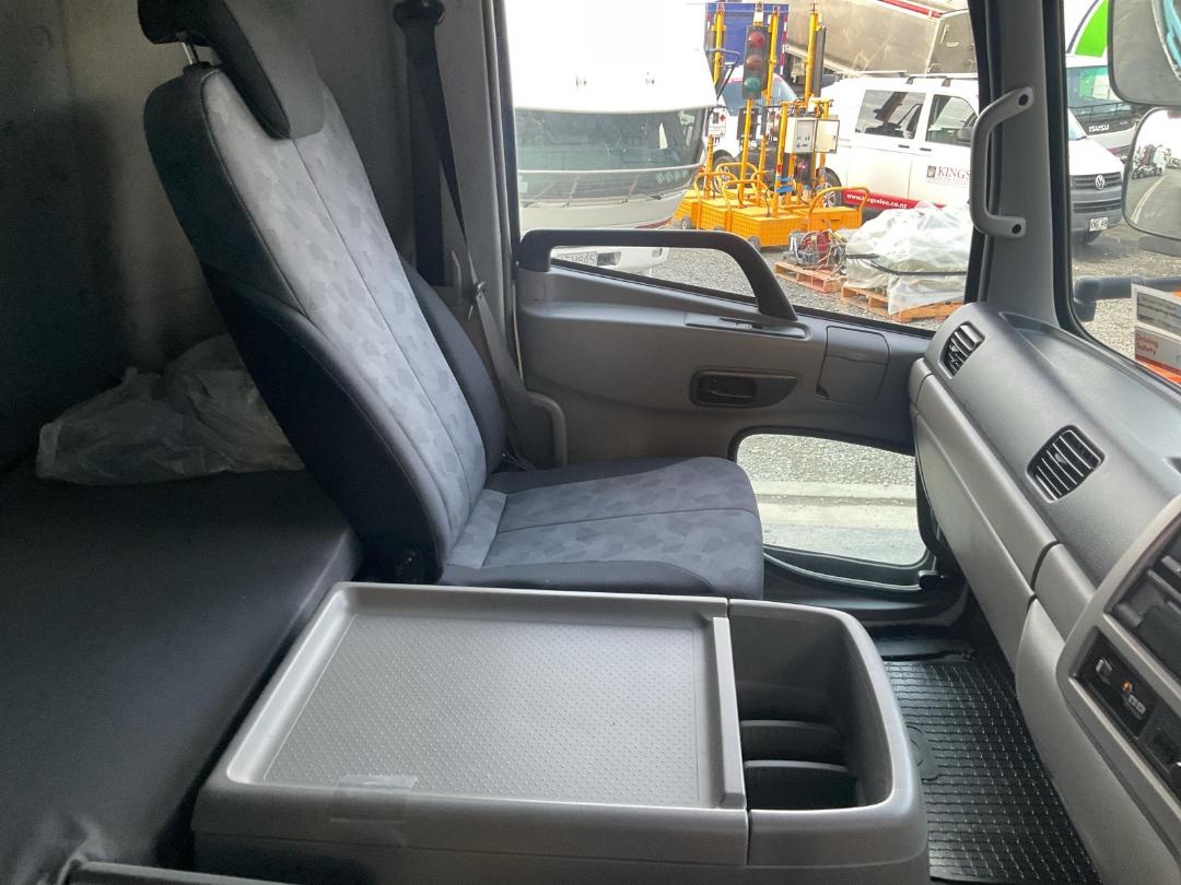 Photo '18' of UD Trucks Condor PK39CH Box Body Photo '18' of UD Trucks Condor PK39CH Box Body