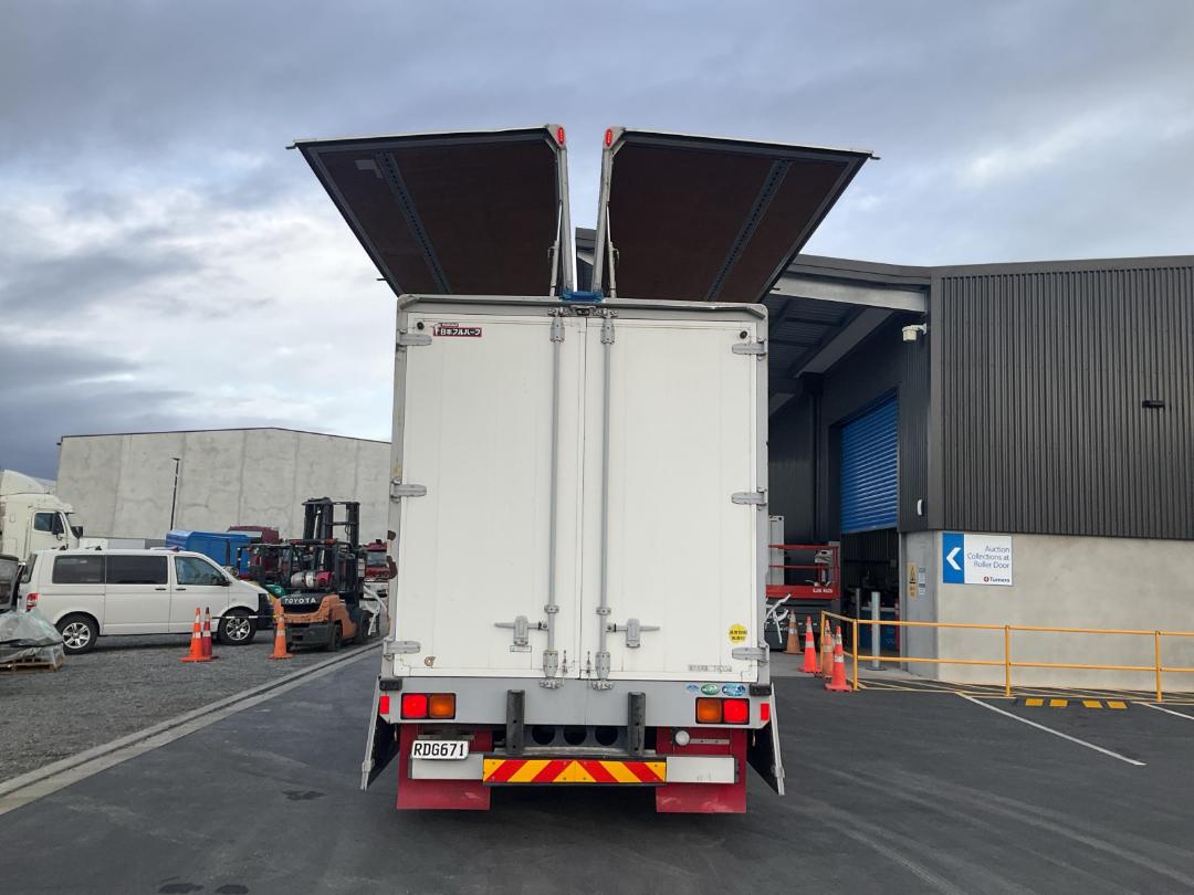 Photo '11' of UD Trucks Condor PK39CH Box Body Photo '11' of UD Trucks Condor PK39CH Box Body