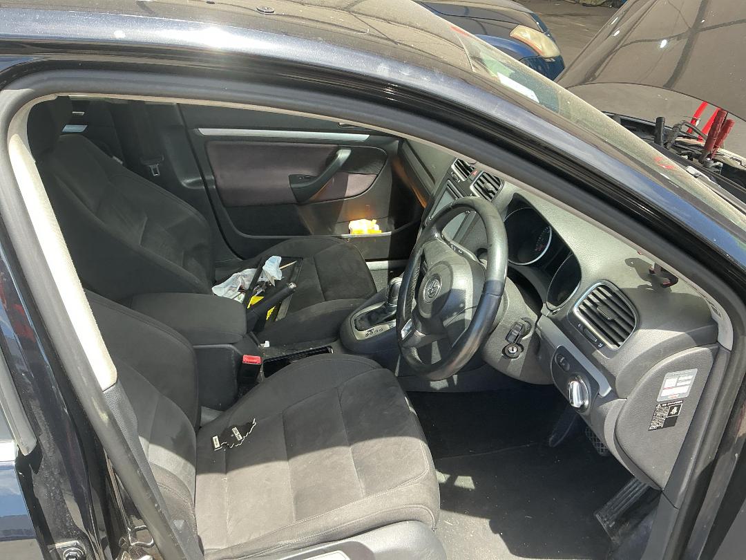 Photo '20' of Volkswagen Golf TSI