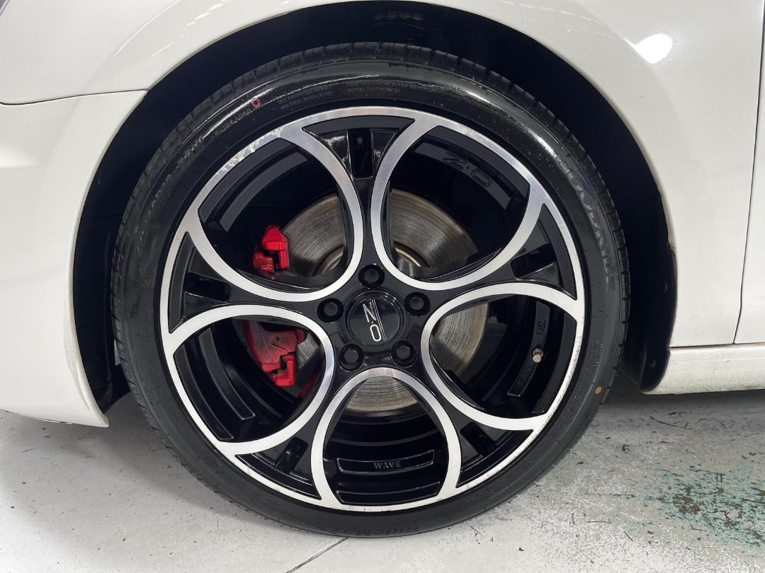 Photo '8' of Volkswagen Golf GTI Photo '8' of Volkswagen Golf GTI