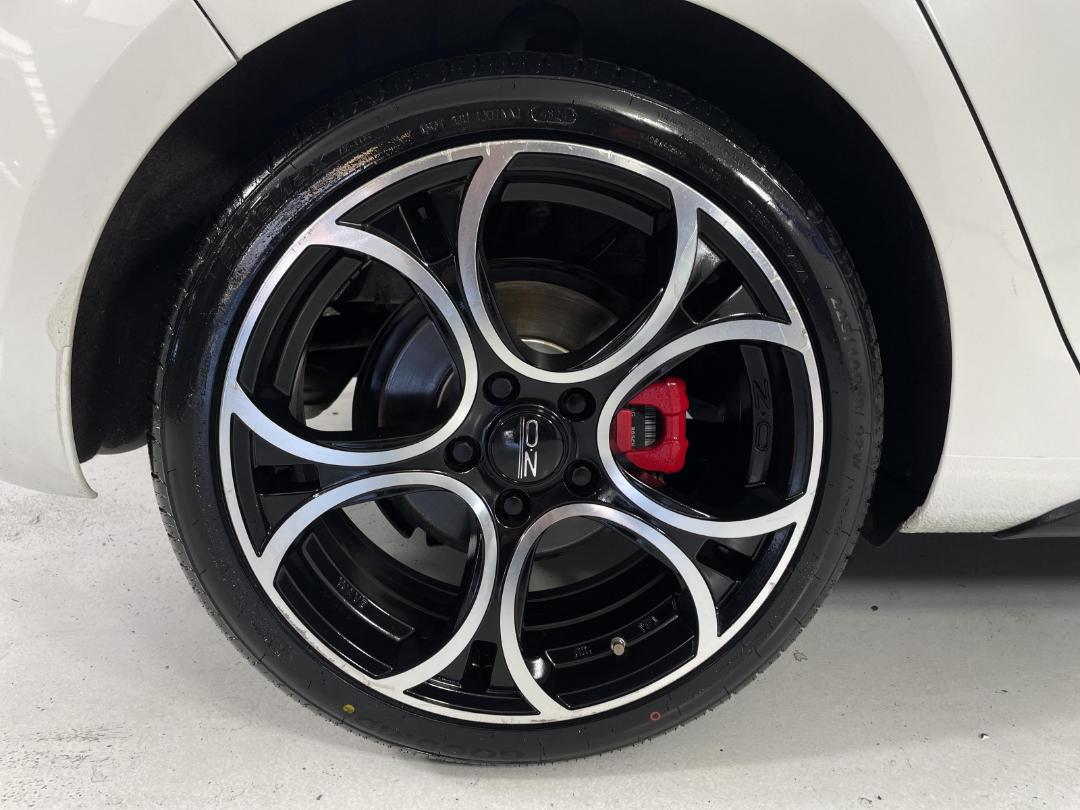 Photo '10' of Volkswagen Golf GTI Photo '10' of Volkswagen Golf GTI