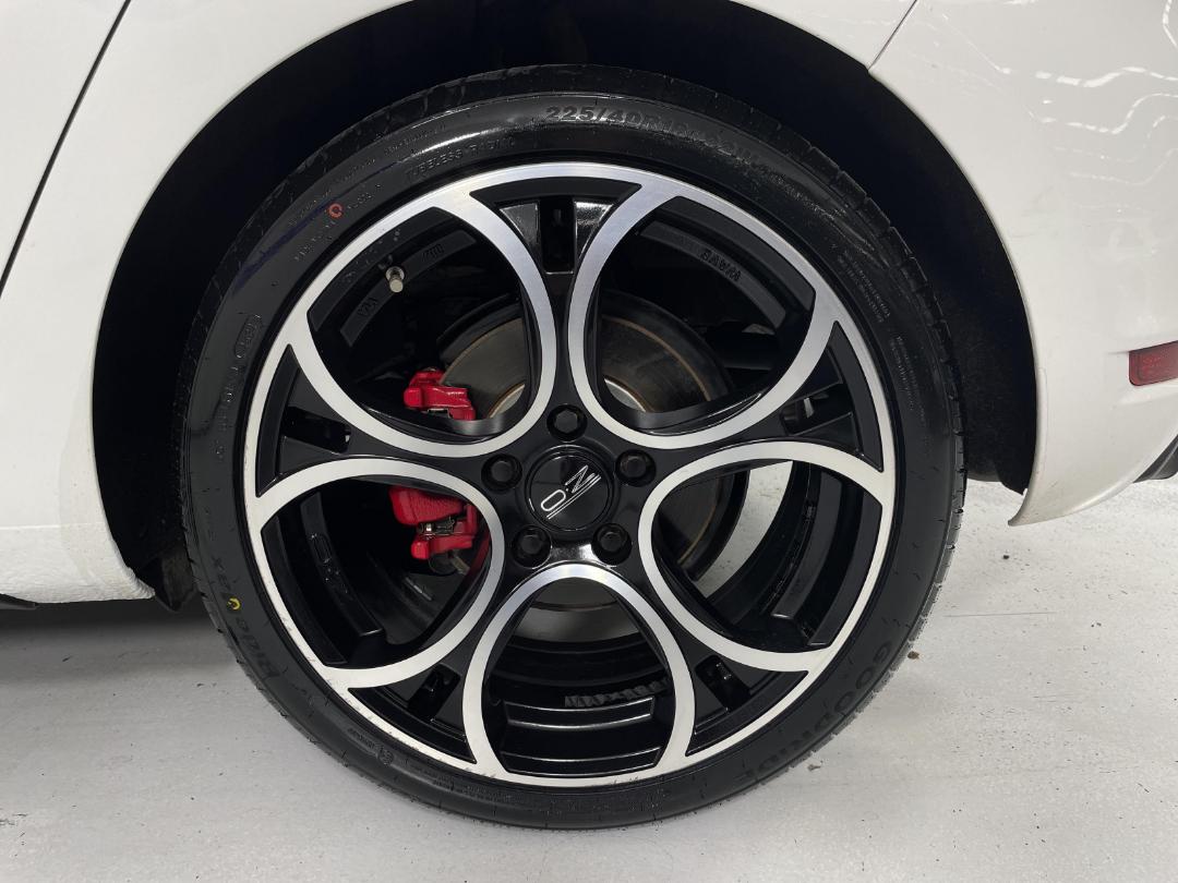 Photo '9' of Volkswagen Golf GTI Photo '9' of Volkswagen Golf GTI