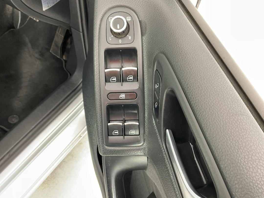 Photo '21' of Volkswagen Golf 1.4 90KW