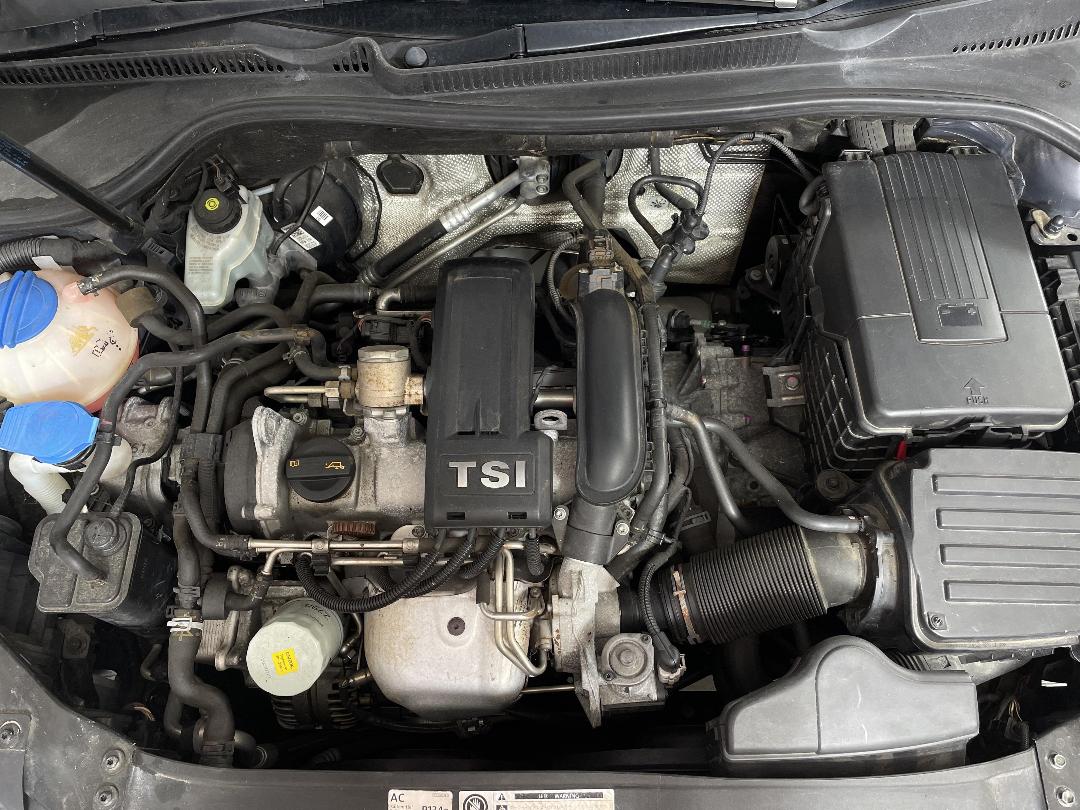 Photo '11' of Volkswagen Golf TSI