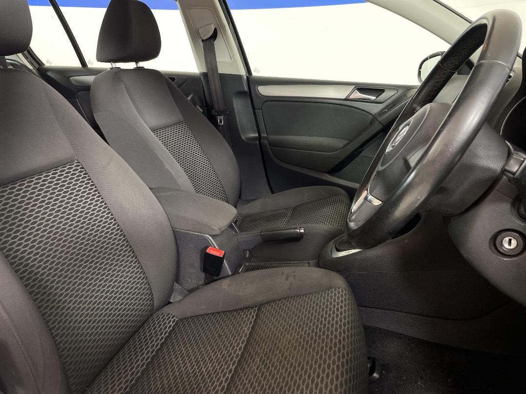 Photo '14' of Volkswagen Golf TSI