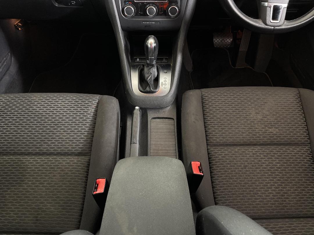 Photo '16' of Volkswagen Golf TSI