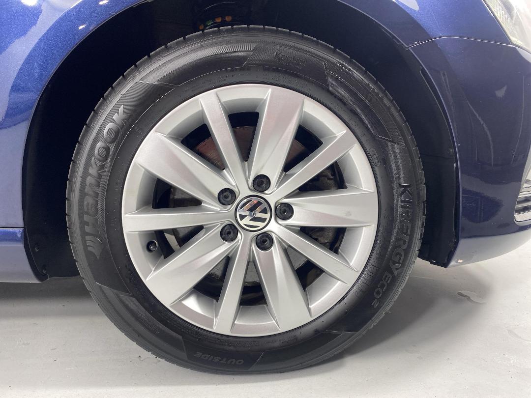 Photo '9' of Volkswagen Passat Photo '9' of Volkswagen Passat