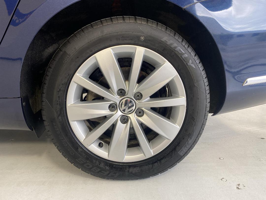 Photo '11' of Volkswagen Passat Photo '11' of Volkswagen Passat