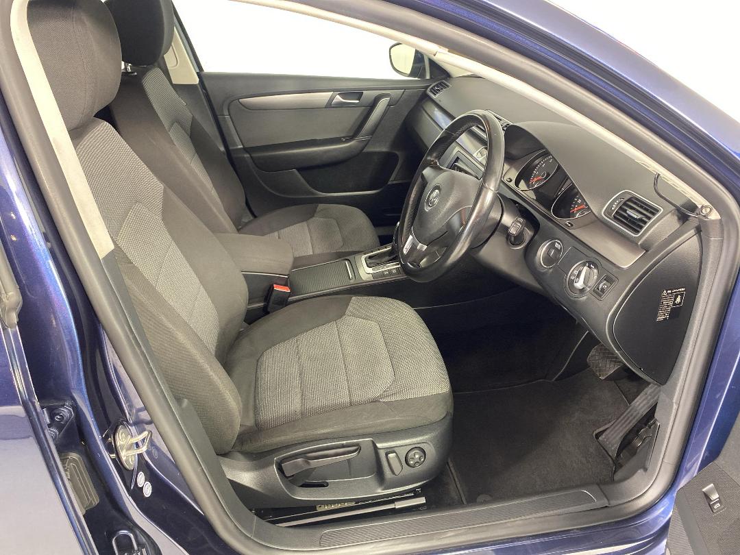 Photo '16' of Volkswagen Passat Photo '16' of Volkswagen Passat