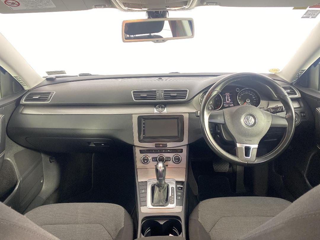 Photo '17' of Volkswagen Passat Photo '17' of Volkswagen Passat