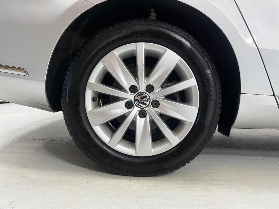 Photo '12' of Volkswagen Passat Photo '12' of Volkswagen Passat