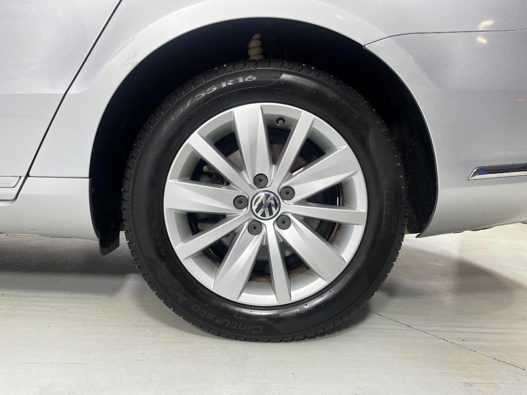 Photo '11' of Volkswagen Passat Photo '11' of Volkswagen Passat