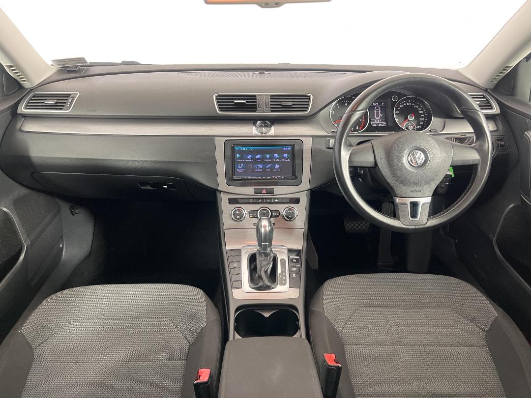 Photo '17' of Volkswagen Passat Photo '17' of Volkswagen Passat