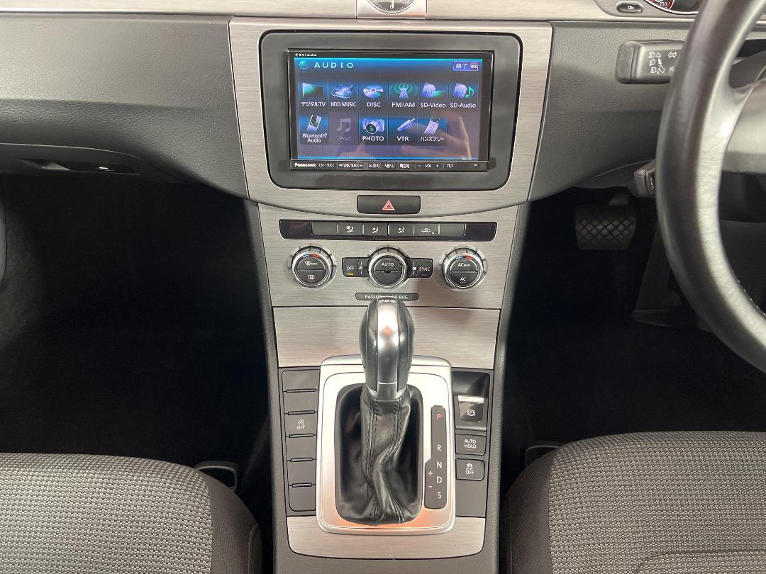 Photo '18' of Volkswagen Passat Photo '18' of Volkswagen Passat