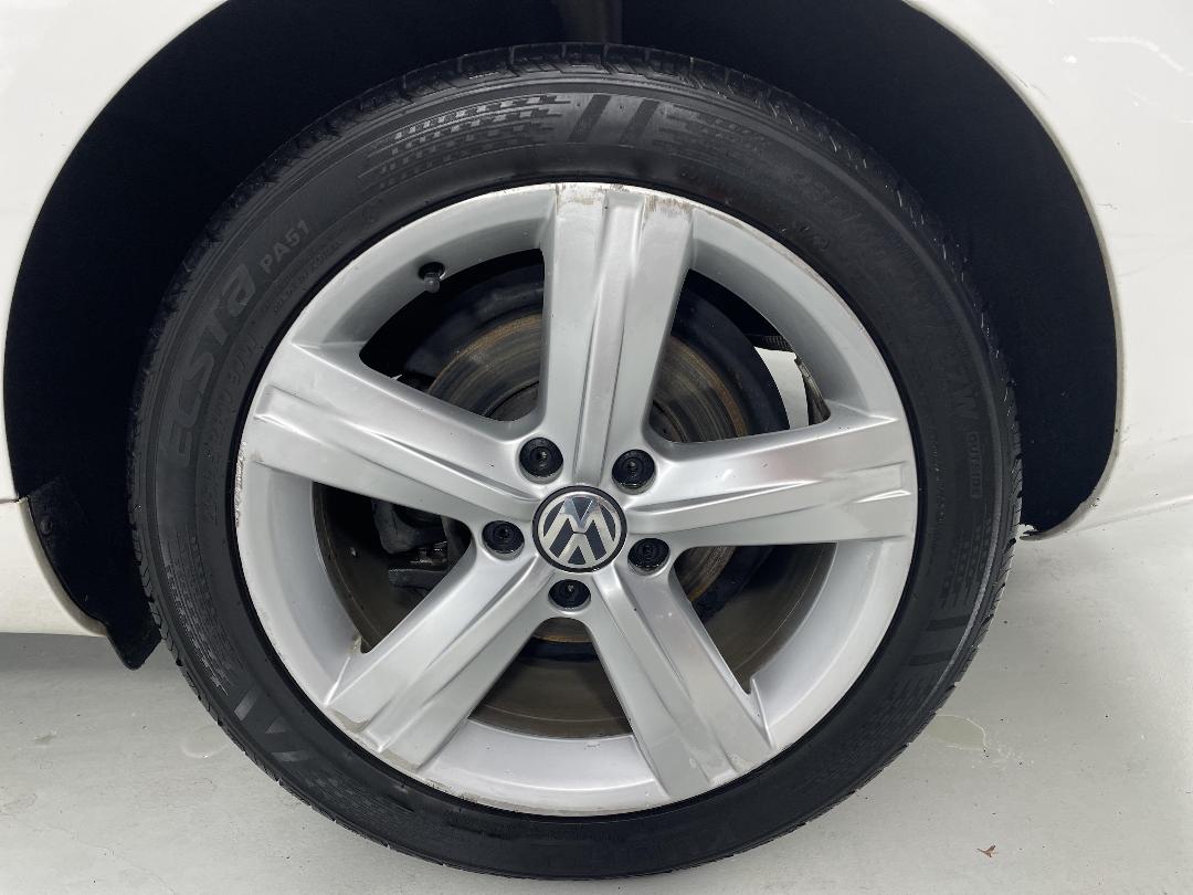 Photo '11' of Volkswagen Passat Photo '11' of Volkswagen Passat