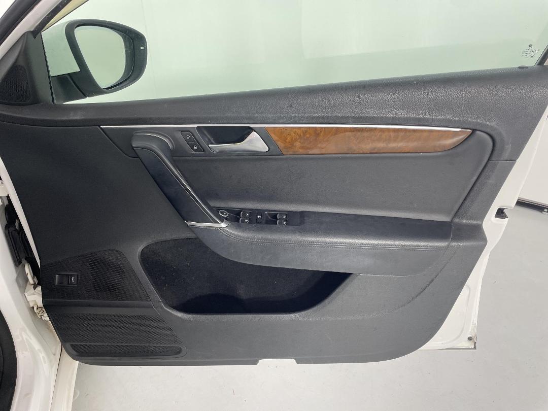 Photo '15' of Volkswagen Passat Photo '15' of Volkswagen Passat