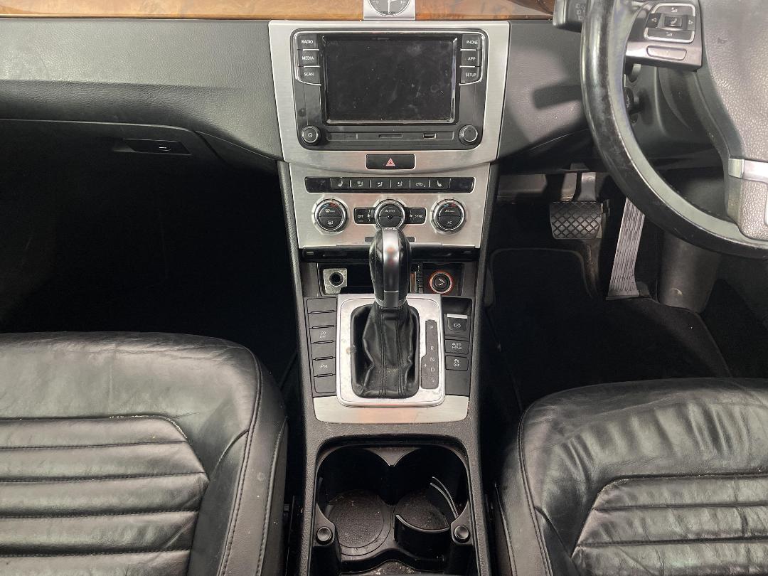 Photo '18' of Volkswagen Passat Photo '18' of Volkswagen Passat