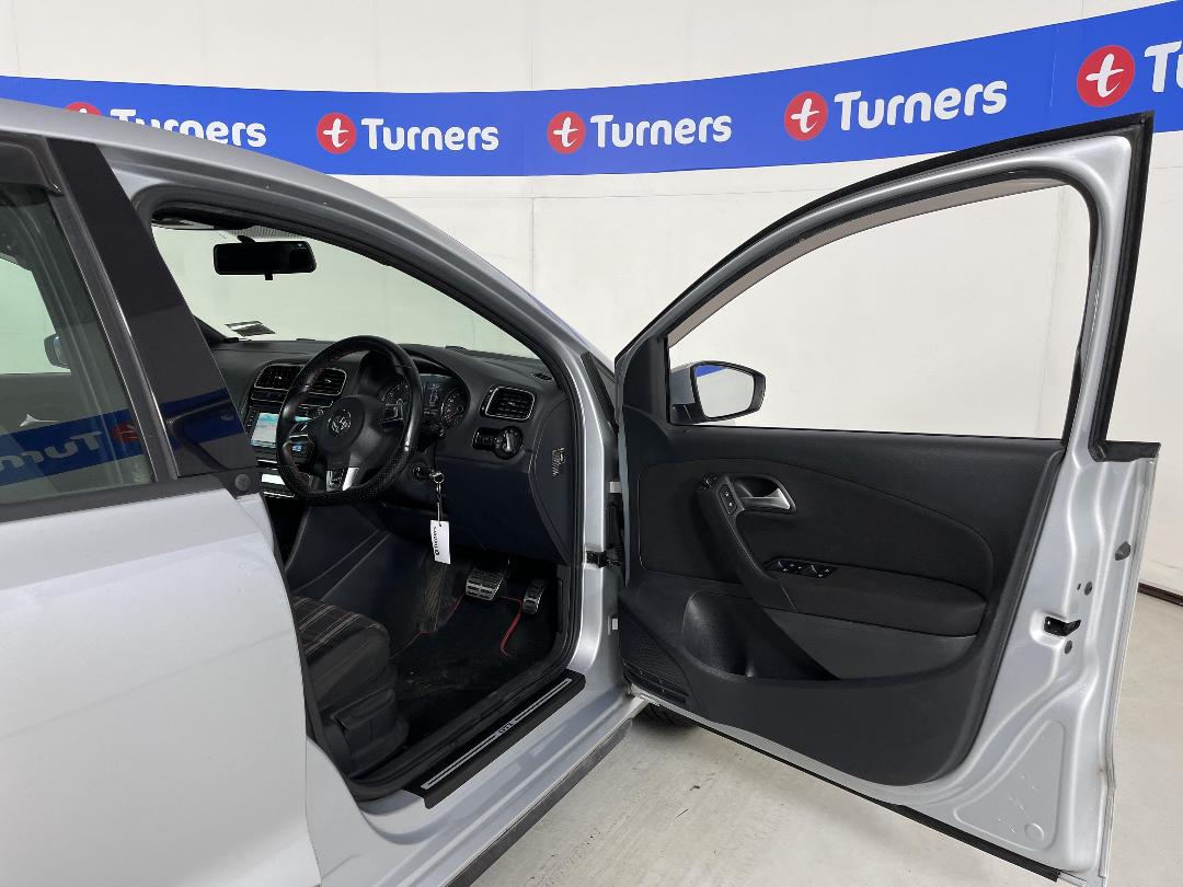 Photo '15' of Volkswagen Polo Photo '15' of Volkswagen Polo