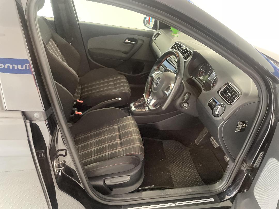 Photo '16' of Volkswagen Polo Photo '16' of Volkswagen Polo