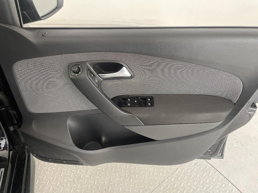 Photo '15' of Volkswagen Polo Photo '15' of Volkswagen Polo